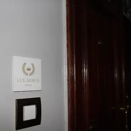 Lux Domus باري